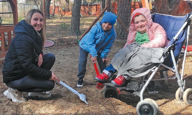 Wiktoria ma osiem lat i przyjechała do Polski ponad miesiąc temu. Już świetnie mówi po polsku.