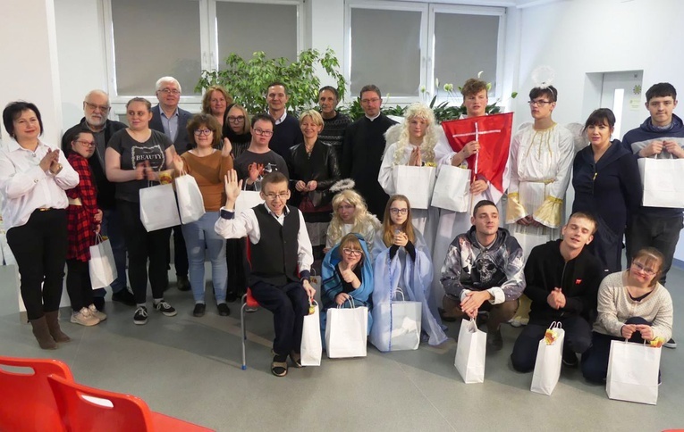 Licealiści KTK dla dzieci w Żywcu-Sporyszu - Wielkanoc 2022