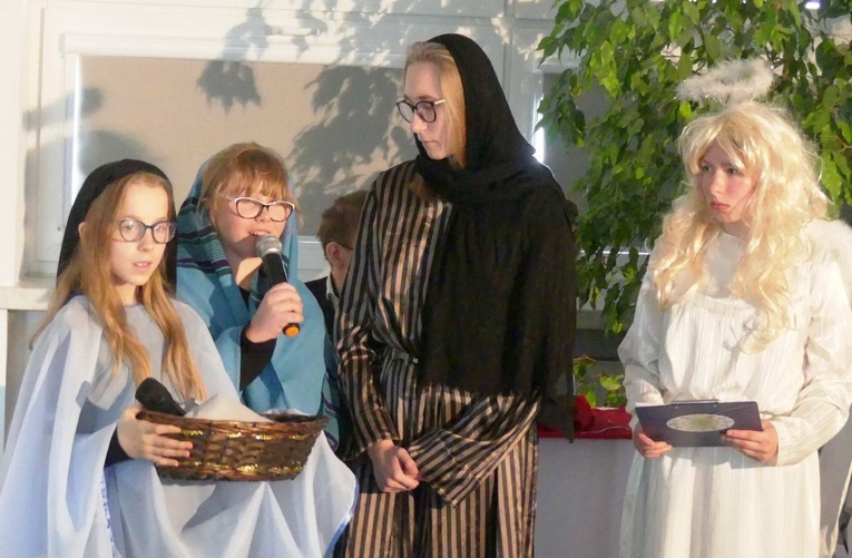 Licealiści KTK dla dzieci w Żywcu-Sporyszu - Wielkanoc 2022