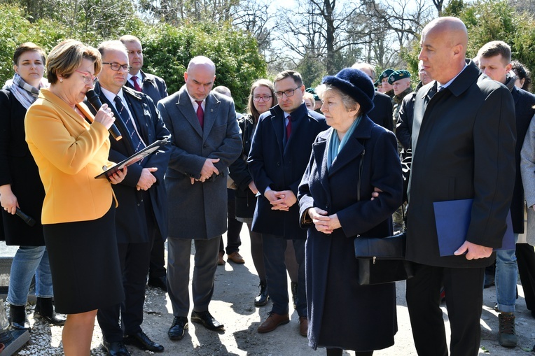 Grób płk. Jerzego Woźniaka oznaczony specjalnym insygnium