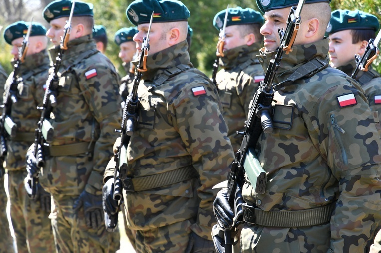 Grób płk. Jerzego Woźniaka oznaczony specjalnym insygnium