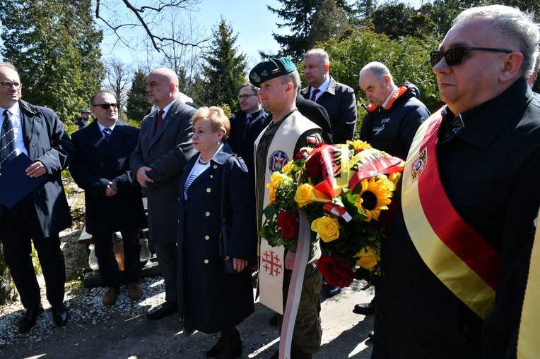 Grób płk. Jerzego Woźniaka oznaczony specjalnym insygnium