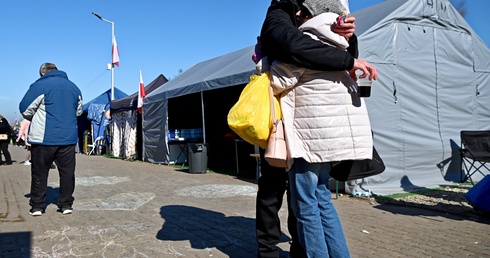 Przez Lwów przetacza się nowa fala uchodźców. Część z nich jedzie do Polski