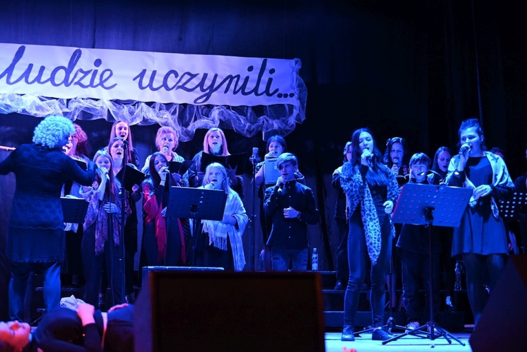 Ząbkowice Śl. Muzyczna Droga Krzyżowa "Coście ludzie uczynili"