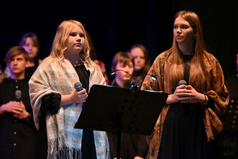 Ząbkowice Śl. Muzyczna Droga Krzyżowa "Coście ludzie uczynili"