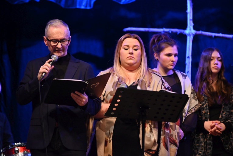 Ząbkowice Śl. Muzyczna Droga Krzyżowa "Coście ludzie uczynili"