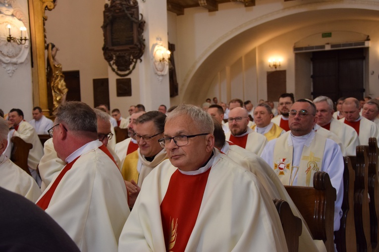 Msza św. Krzyżma w katedrze łowickiej 2022
