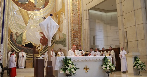 Msza Wieczerzy Pańskiej w sanktuarium św. Jana Pawła II