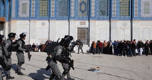 Izrael: Liczba rannych Palestyńczyków w starciach z policją w Jerozolimie wzrosła do 117