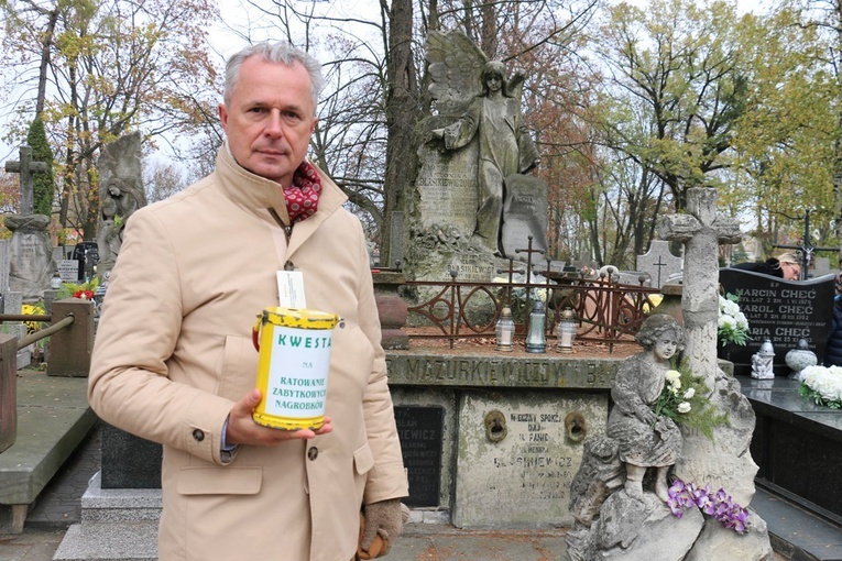 Do udziału w kweście zachęca Sławomir Adamiec.