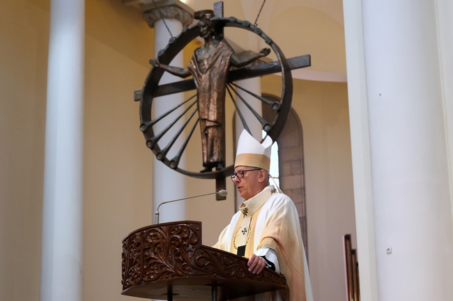 Msza Święta Krzyżma Świętego cz. 2