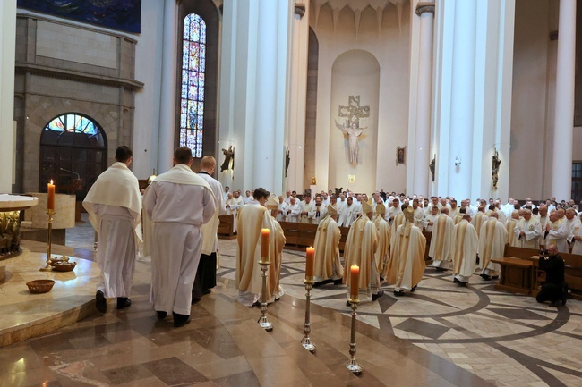 Msza Święta Krzyżma Świętego cz. 2