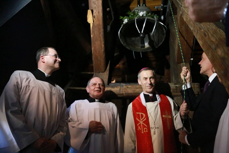 Poświęcenie dzwonu w Łososinie Górnej