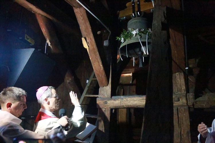 Poświęcenie dzwonu w Łososinie Górnej