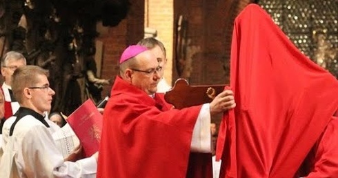 Triduum Paschalne 2022 - Liturgia Męki Pańskiej  - 15 kwietnia 2022