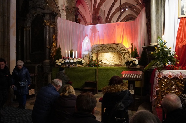 Wielki Piątek w archikatedrze wrocławskiej 2022