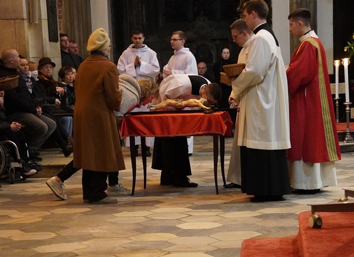 Wielki Piątek w archikatedrze wrocławskiej 2022