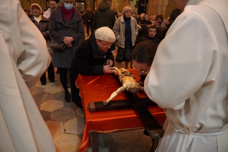 Wielki Piątek w archikatedrze wrocławskiej 2022