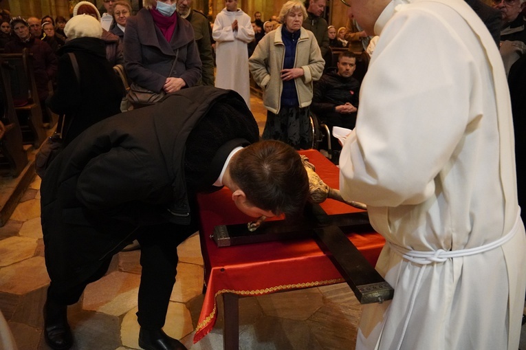 Wielki Piątek w archikatedrze wrocławskiej 2022