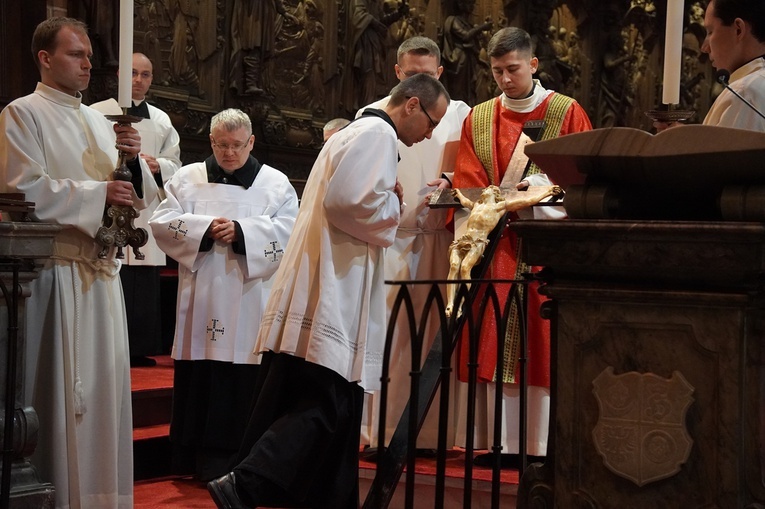 Wielki Piątek w archikatedrze wrocławskiej 2022