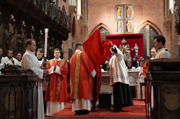 Wielki Piątek w archikatedrze wrocławskiej 2022