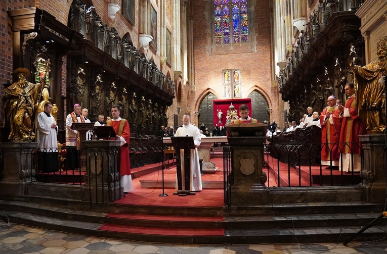 Wielki Piątek w archikatedrze wrocławskiej 2022