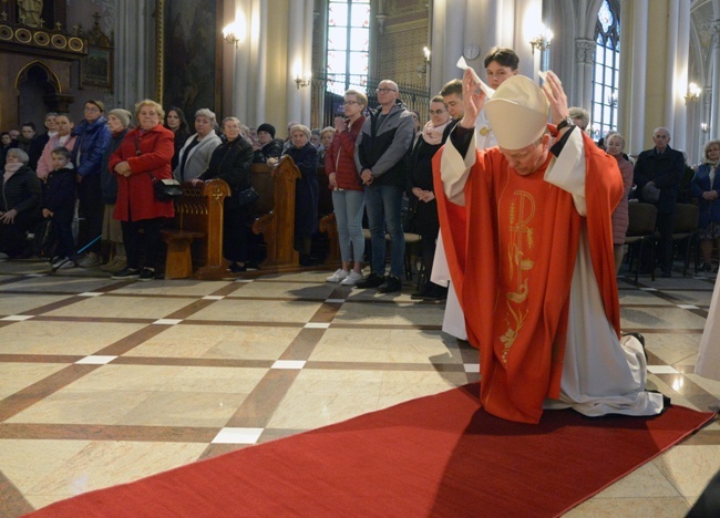 Wielki Piątek w radomskiej katedrze