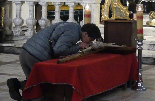 Liturgia Wielkiego Piątku w konkatedrze Narodzenia NMP w Żywcu - 2022