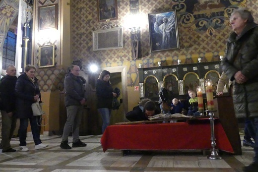 Liturgia Wielkiego Piątku w konkatedrze Narodzenia NMP w Żywcu - 2022
