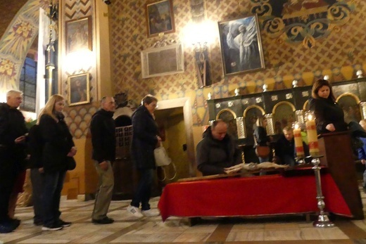 Liturgia Wielkiego Piątku w konkatedrze Narodzenia NMP w Żywcu - 2022