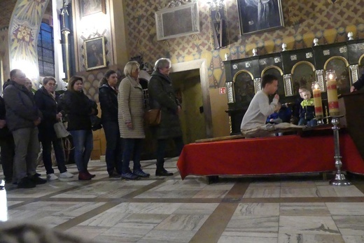 Liturgia Wielkiego Piątku w konkatedrze Narodzenia NMP w Żywcu - 2022