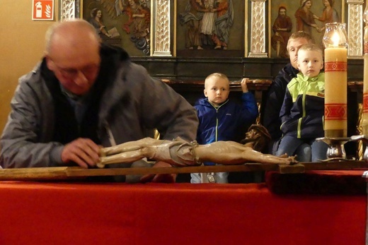 Liturgia Wielkiego Piątku w konkatedrze Narodzenia NMP w Żywcu - 2022