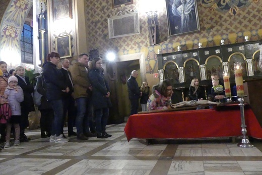 Liturgia Wielkiego Piątku w konkatedrze Narodzenia NMP w Żywcu - 2022