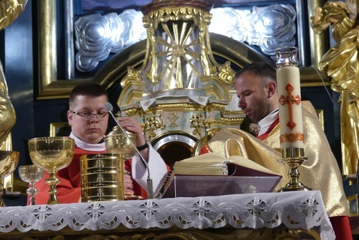 Liturgia Wielkiego Piątku w konkatedrze Narodzenia NMP w Żywcu - 2022