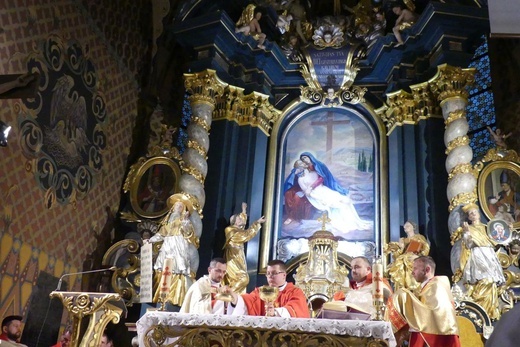 Liturgia Wielkiego Piątku w konkatedrze Narodzenia NMP w Żywcu - 2022