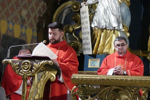 Liturgia Wielkiego Piątku w konkatedrze Narodzenia NMP w Żywcu - 2022