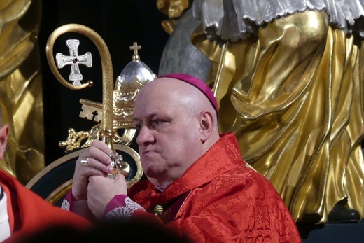Liturgia Wielkiego Piątku w konkatedrze Narodzenia NMP w Żywcu - 2022