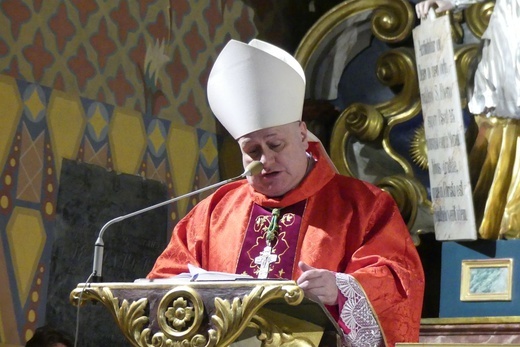 Liturgia Wielkiego Piątku w konkatedrze Narodzenia NMP w Żywcu - 2022