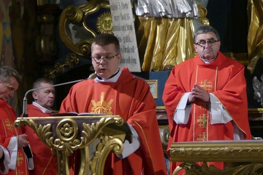 Liturgia Wielkiego Piątku w konkatedrze Narodzenia NMP w Żywcu - 2022
