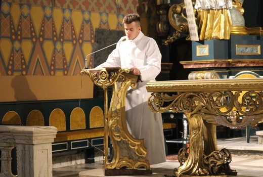 Liturgia Wielkiego Piątku w konkatedrze Narodzenia NMP w Żywcu - 2022
