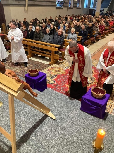 Liturgia Męki Pańskiej w parafiach diecezji