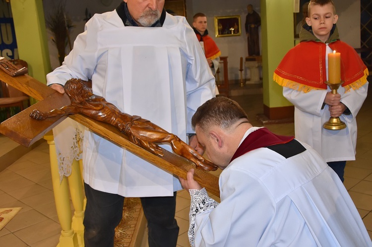 Liturgia Męki Pańskiej w parafiach diecezji