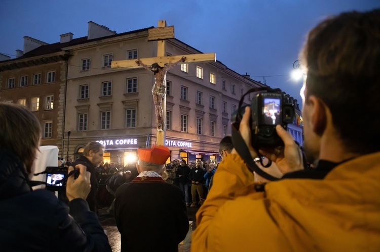 Centralna Droga Krzyżowa w intencji pokoju w Ukrainie 