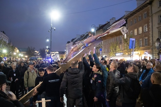 Centralna Droga Krzyżowa w intencji pokoju w Ukrainie 