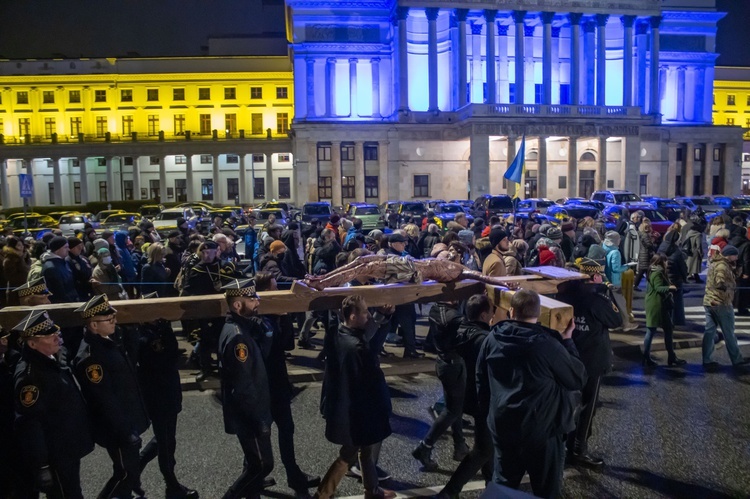 Centralna Droga Krzyżowa w intencji pokoju w Ukrainie 