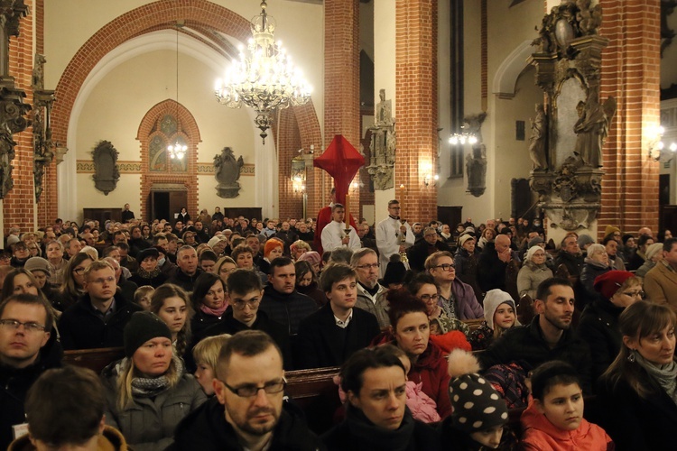 Liturgia Wielkiego Piątku w legnickiej katedrze