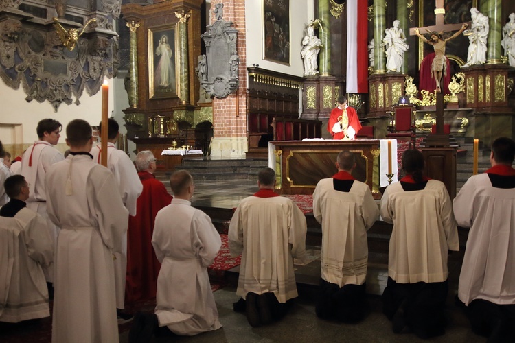 Liturgia Wielkiego Piątku w legnickiej katedrze