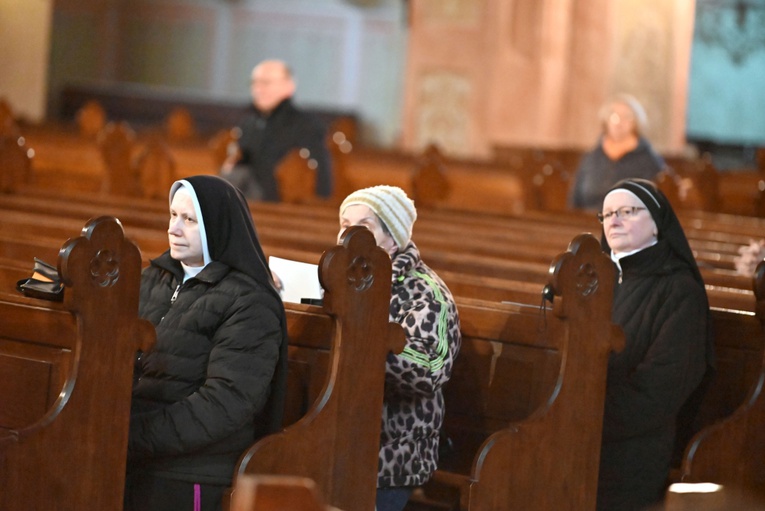 Wielka Sobota. Ciemna Jutrznia w katedrze