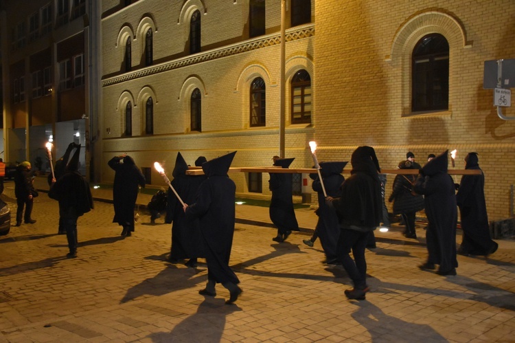 6. Nocne Misterium Krzyża