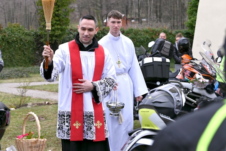 Bojanice. Przywieźli koszyczki na motorach